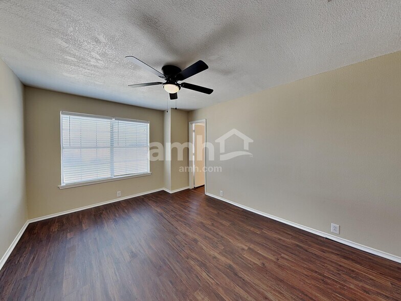 Building Photo - 3104 Pinehurst Ct