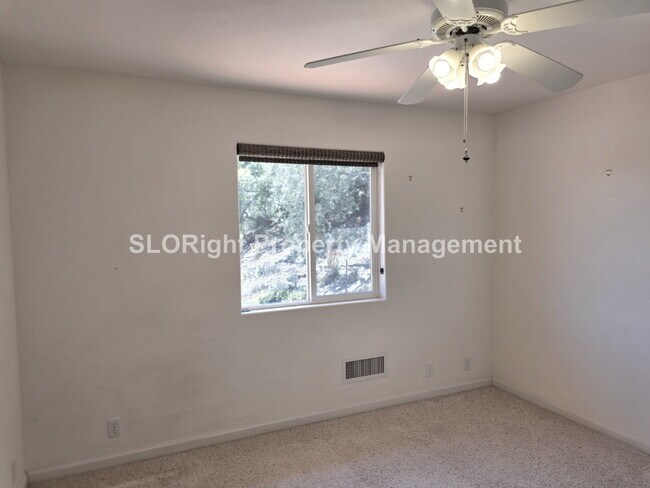 Building Photo - AVAILABLE NOW - 3 Bed/2.5 Bath Atascadero Home expansive property