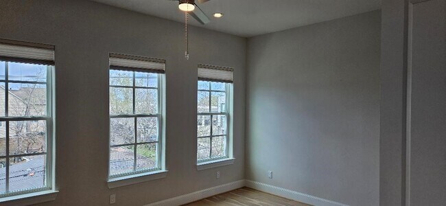 Building Photo - 712 Cage St