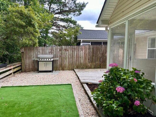 Building Photo - Charming 2-Bedroom Townhome in 'The Commons', Hanahan, S.C.