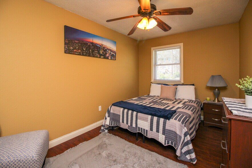 bedroom #2 - 405 Mimosa Ct