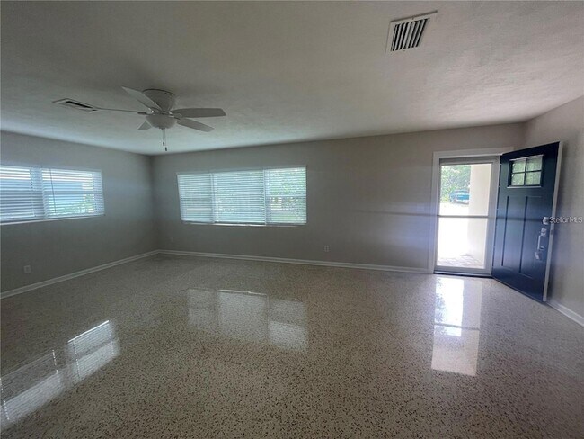 Building Photo - 1536 Illinois Rd