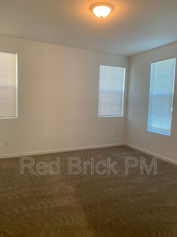 Building Photo - 821 Tivoli Dr
