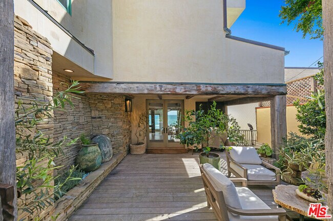 Building Photo - 24920 Malibu Rd