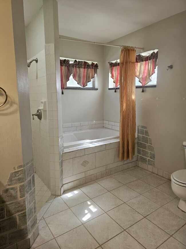 Building Photo - 5220 Rosen Blvd