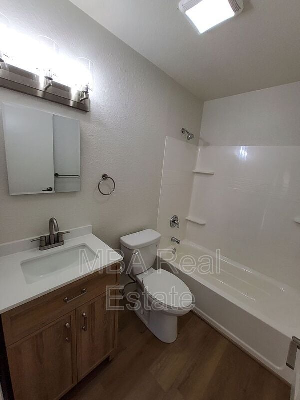 Building Photo - 5040 N 18th Ave