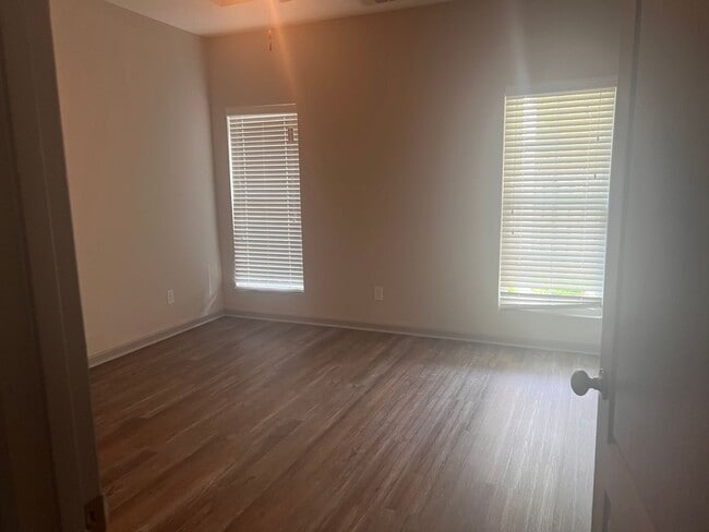 Building Photo - 721 Buddy Ct