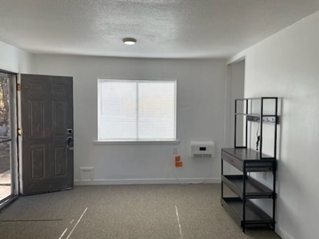 Building Photo - Woodland Park 1-Bedroom!