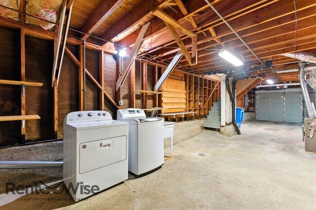 Building Photo - 61 Marview Way