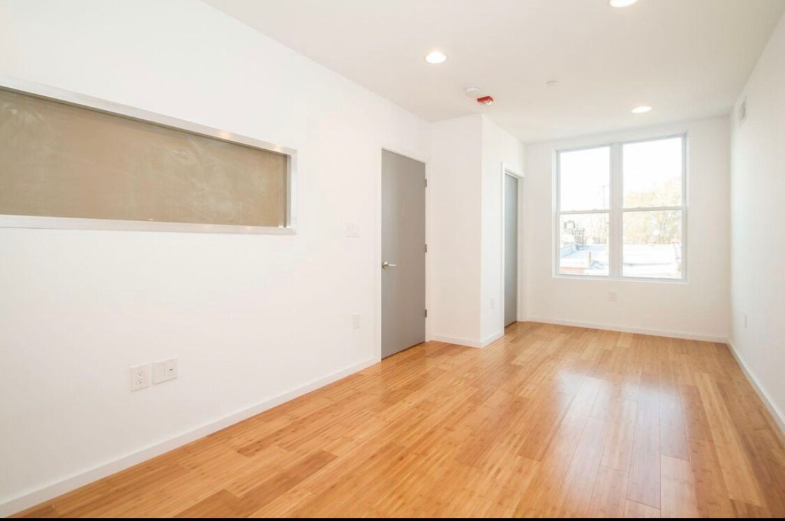 Building Photo - 457 E Girard Ave