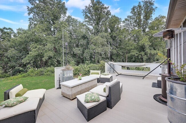 Building Photo - 8745 Old Charlotte Pike