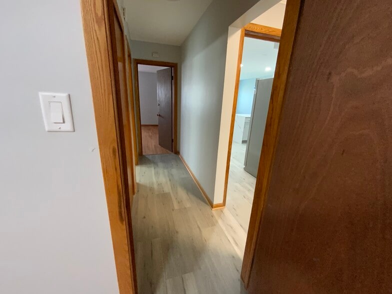 HALLWAY (ROOMS) - 2228 W 71st St