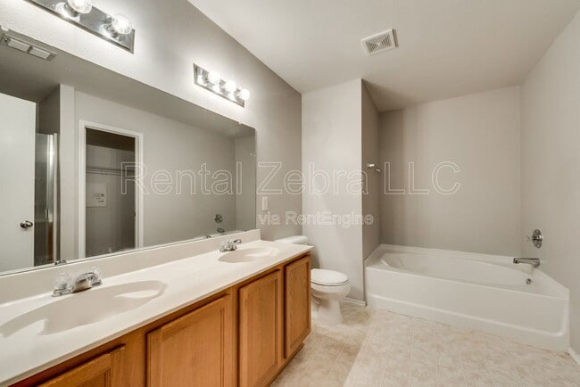 Building Photo - 2909 Goldenrod Dr