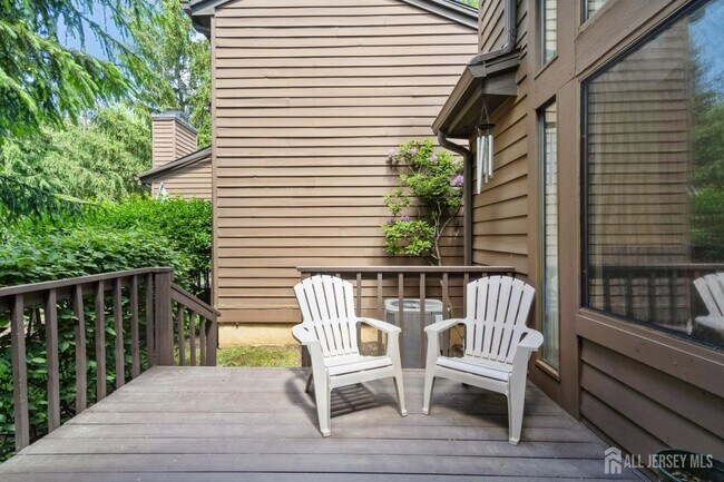 Building Photo - 172 Sayre Dr