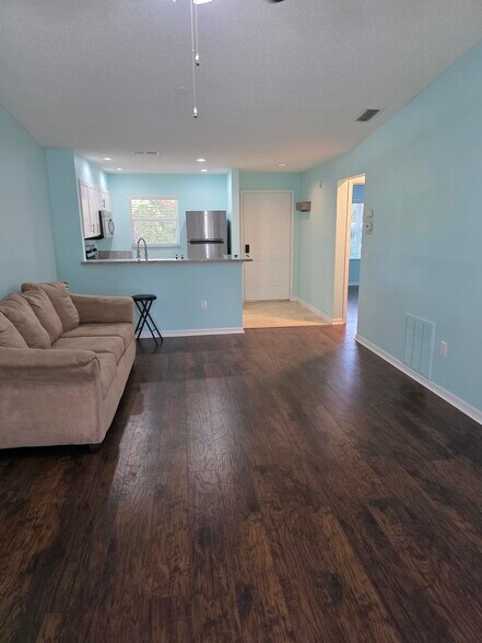 Building Photo - 5450 Longwood Run Blvd