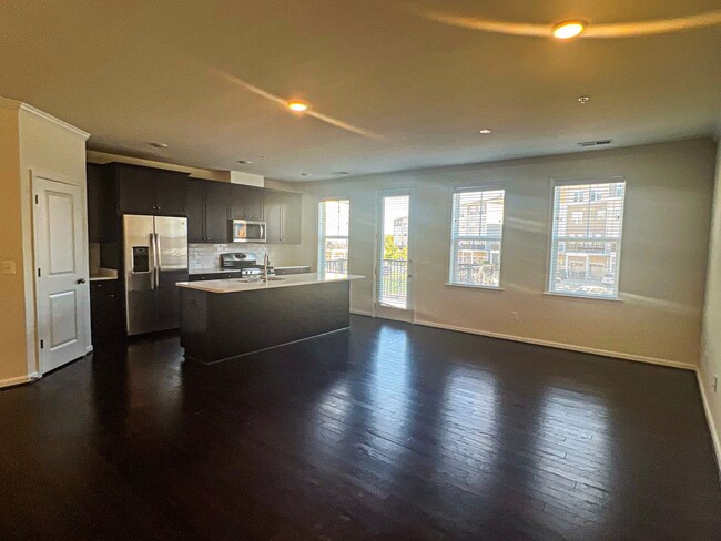 Building Photo - Luxurious 3 Bed 3.5 Bath Townhome In Vibra...