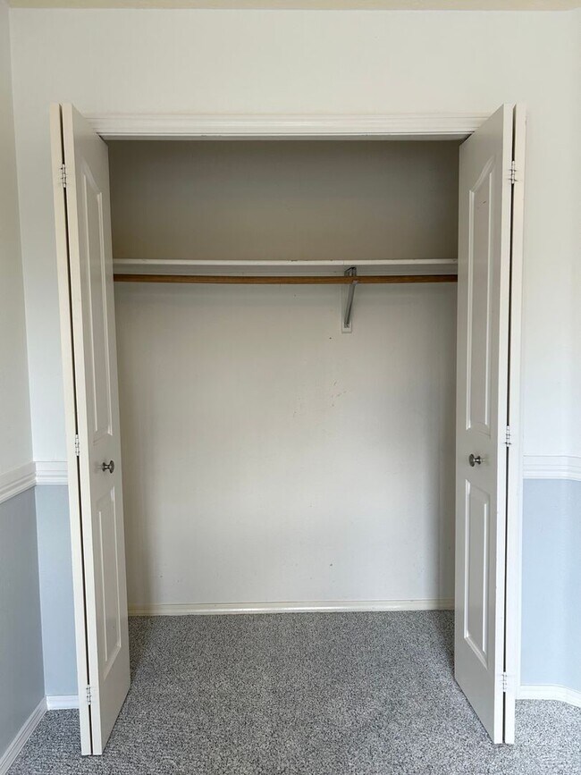 Building Photo - Gorgeous 5 bedroom 3 bathroom Home In Eagle