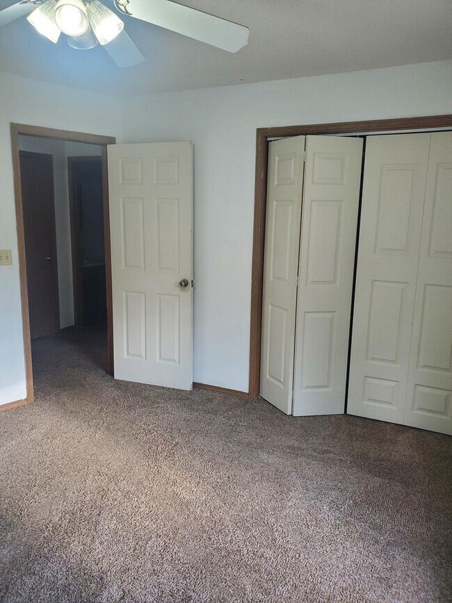 Building Photo - Derby half duplex