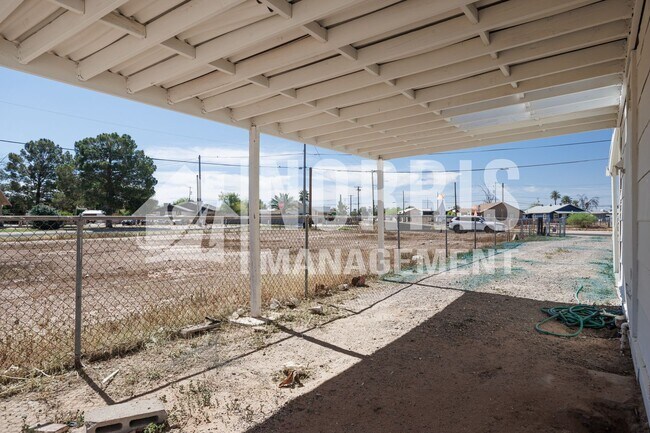 Building Photo - Two Bedroom Home in Casa Grande