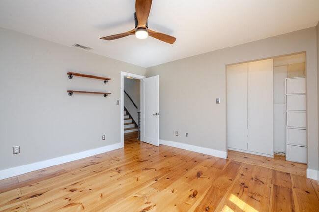 Building Photo - 4467 Ocean View Ave