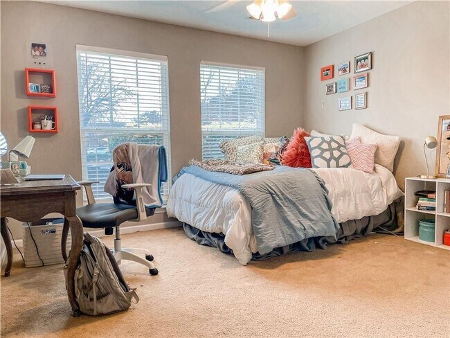 Building Photo - 410