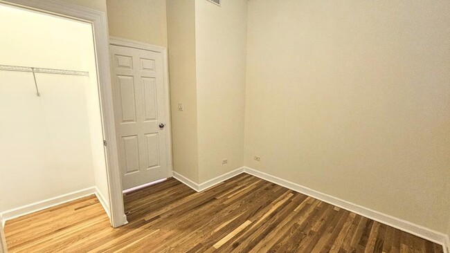 Building Photo - 2 bedroom in Chicago IL 60622