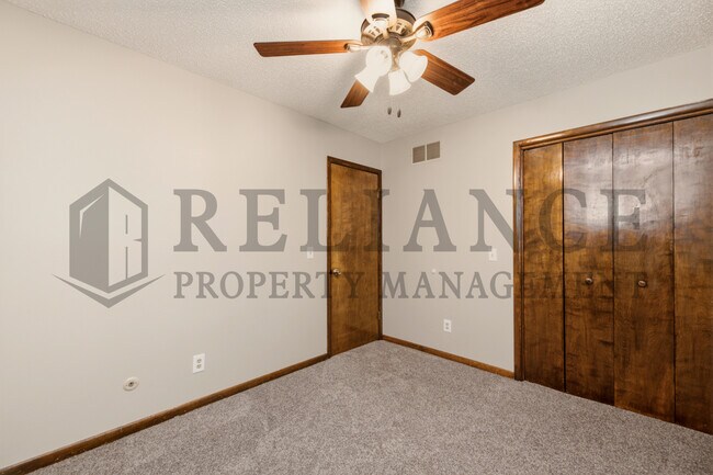 Building Photo - 428 Peach Tree Ln