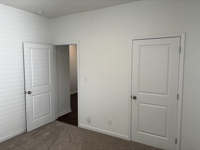 Building Photo - 2732 Minuteman Ln