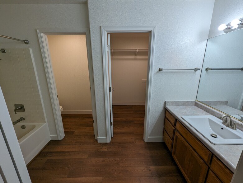 Master Bathroom - 225 Shadowrun Ct