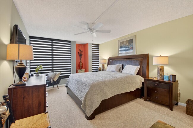 Building Photo - 7754 Lakeside Blvd