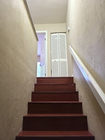 Building Photo - 6124 SW 8th Pl