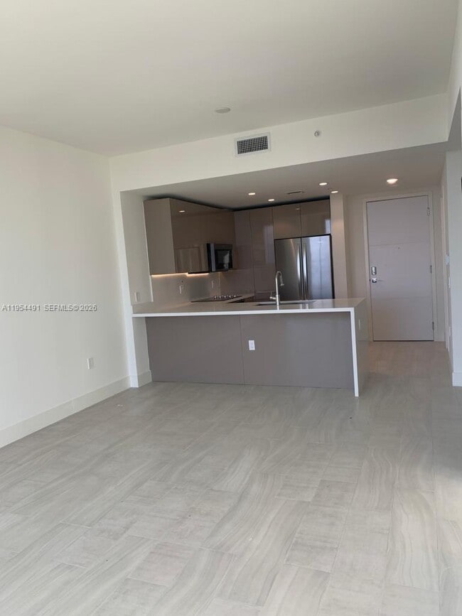 Building Photo - 2000 Metropica Wy