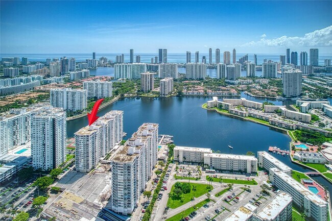 Building Photo - 18051 Biscayne Blvd
