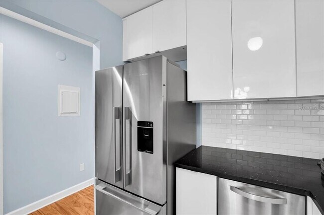 Building Photo - 101 Pompano Dr SE