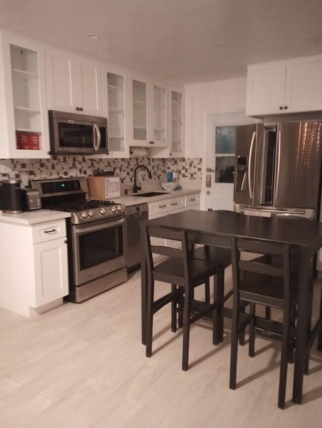 kitchen 3 - 4374 Overland Ave