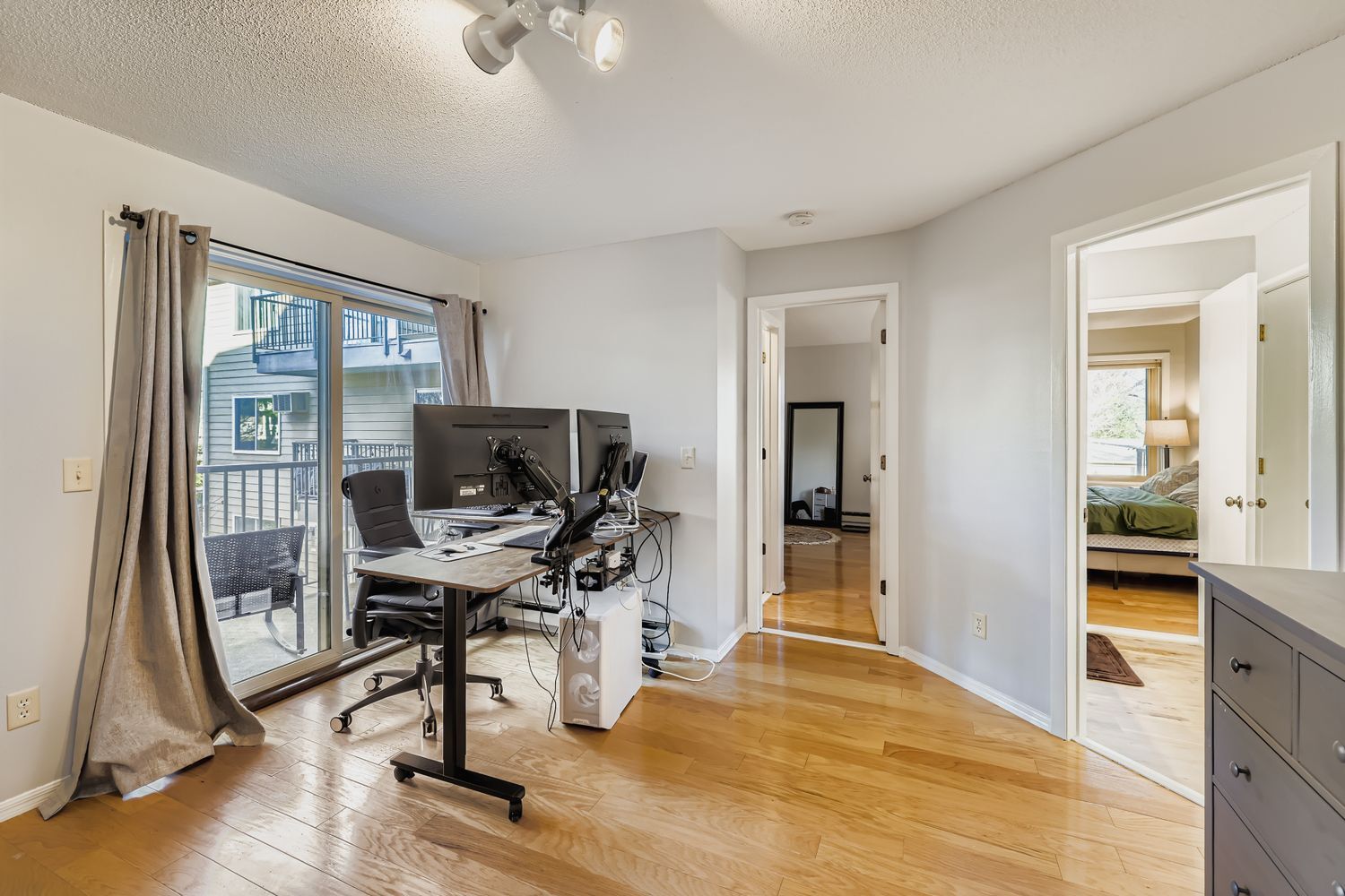 Building Photo - 2250 Ridge Dr