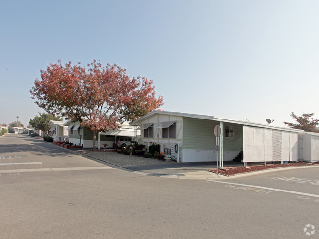 Building Photo - Hanford Del Arroyo Estates