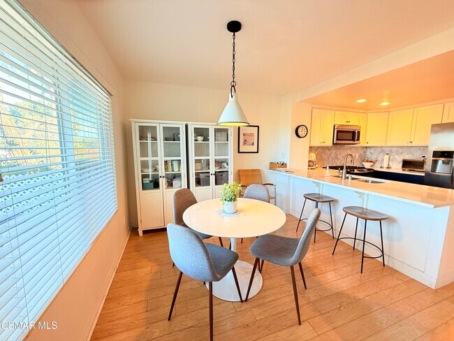 Building Photo - 647 Blue Oak Ave