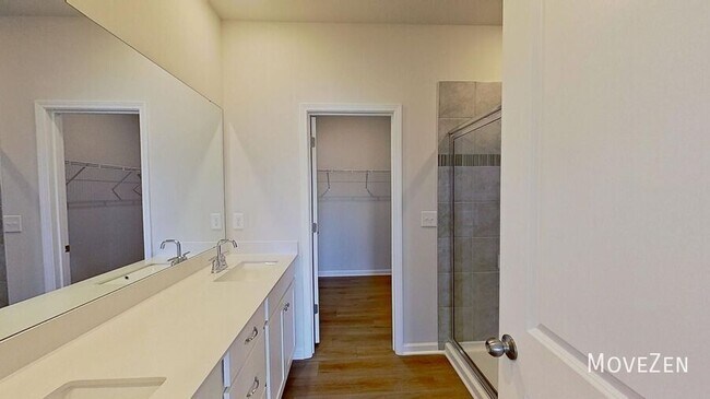 Building Photo - 12 Fernhill Ln