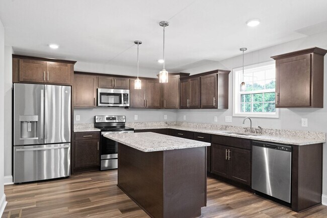 Building Photo - Beautiful Home Close to Fort Campell Ready for You to Make New Memories In