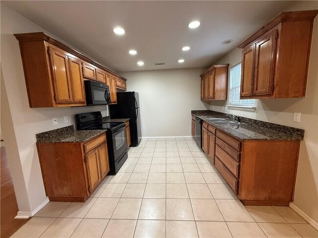 Building Photo - 3301 SW Deerfield Blvd