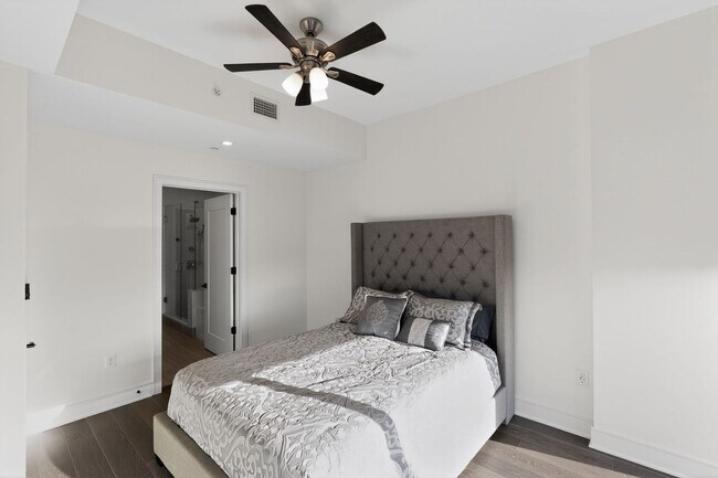 Building Photo - Charming Furnished HighRise 2BR Condo in Atlanta