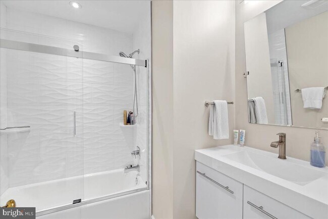 Building Photo - 2071 Van Tuyl Pl