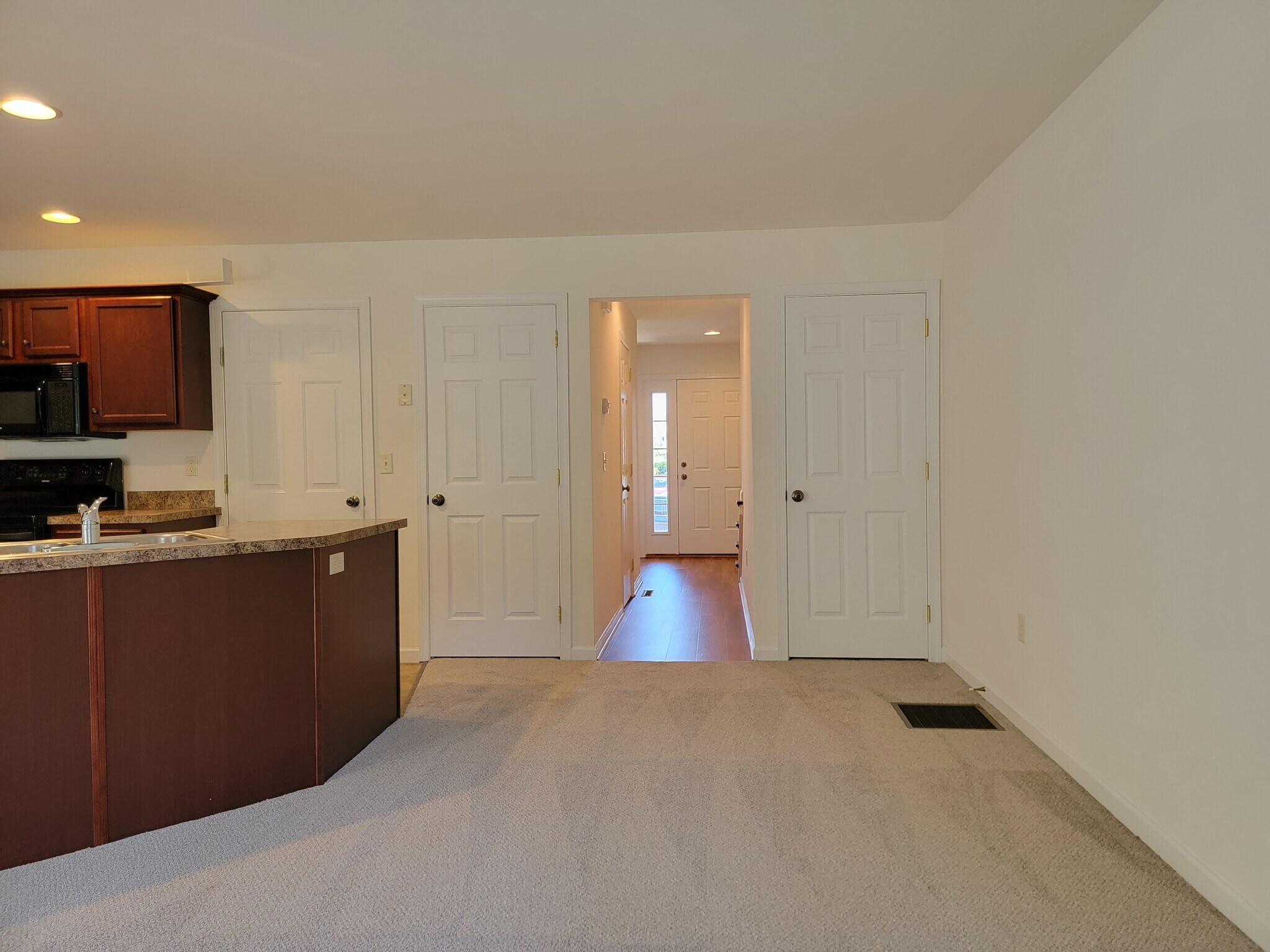 Building Photo - 402 Mount Olive Ln