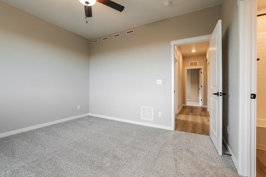 Building Photo - 9476 Yampa Ct