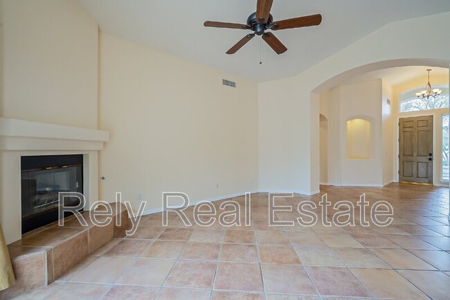 Building Photo - 4605 N Clear Creek Dr