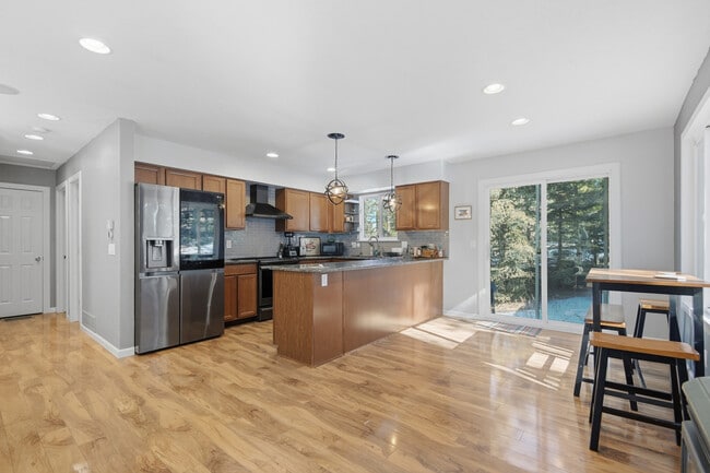 Building Photo - 12229 Circle Dr