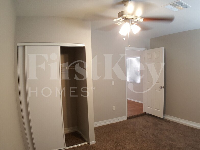 Building Photo - 4941 Drifting Pebble St