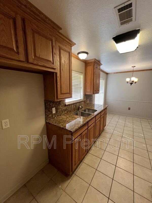 Building Photo - 8823 Cefalu Dr