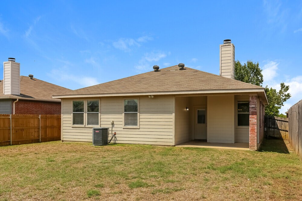 Building Photo - 1008 Buffalo Springs Dr